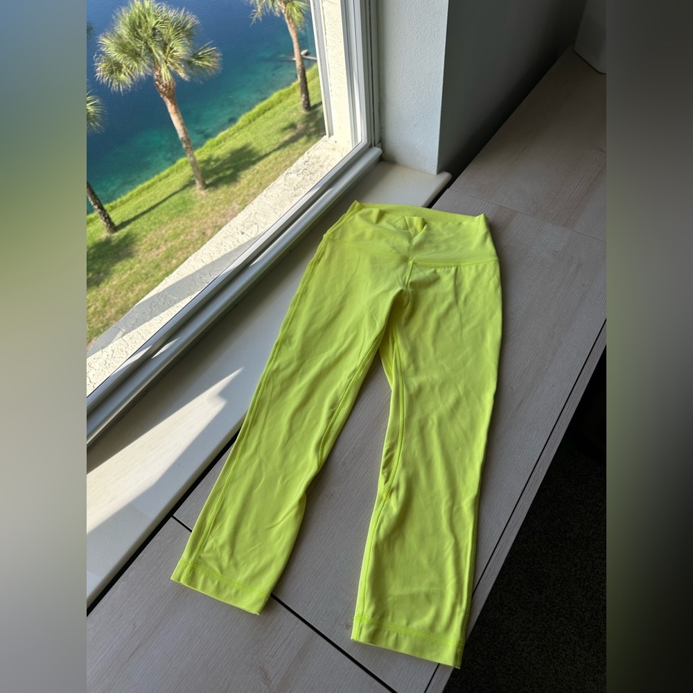 Lululemon Align High-Rise Crop 21" - Size 6, Electric Lemon - Picture 3 of 6